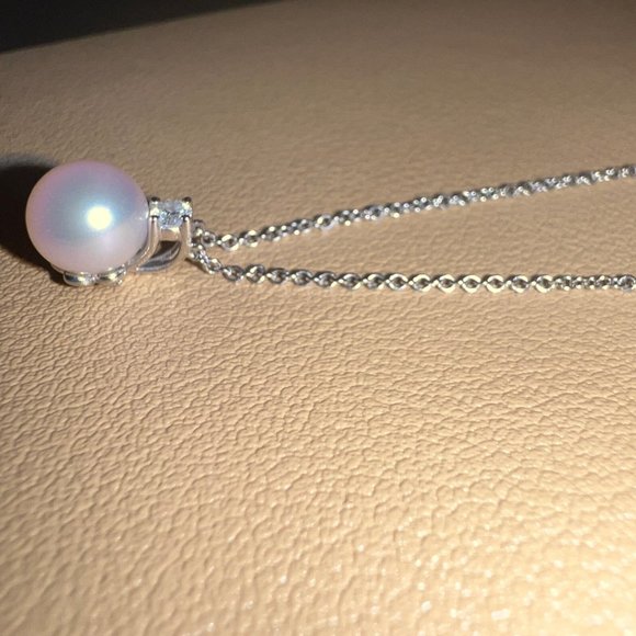 Tiffany Signature® Pearl Pendant - Picture 5 of 10